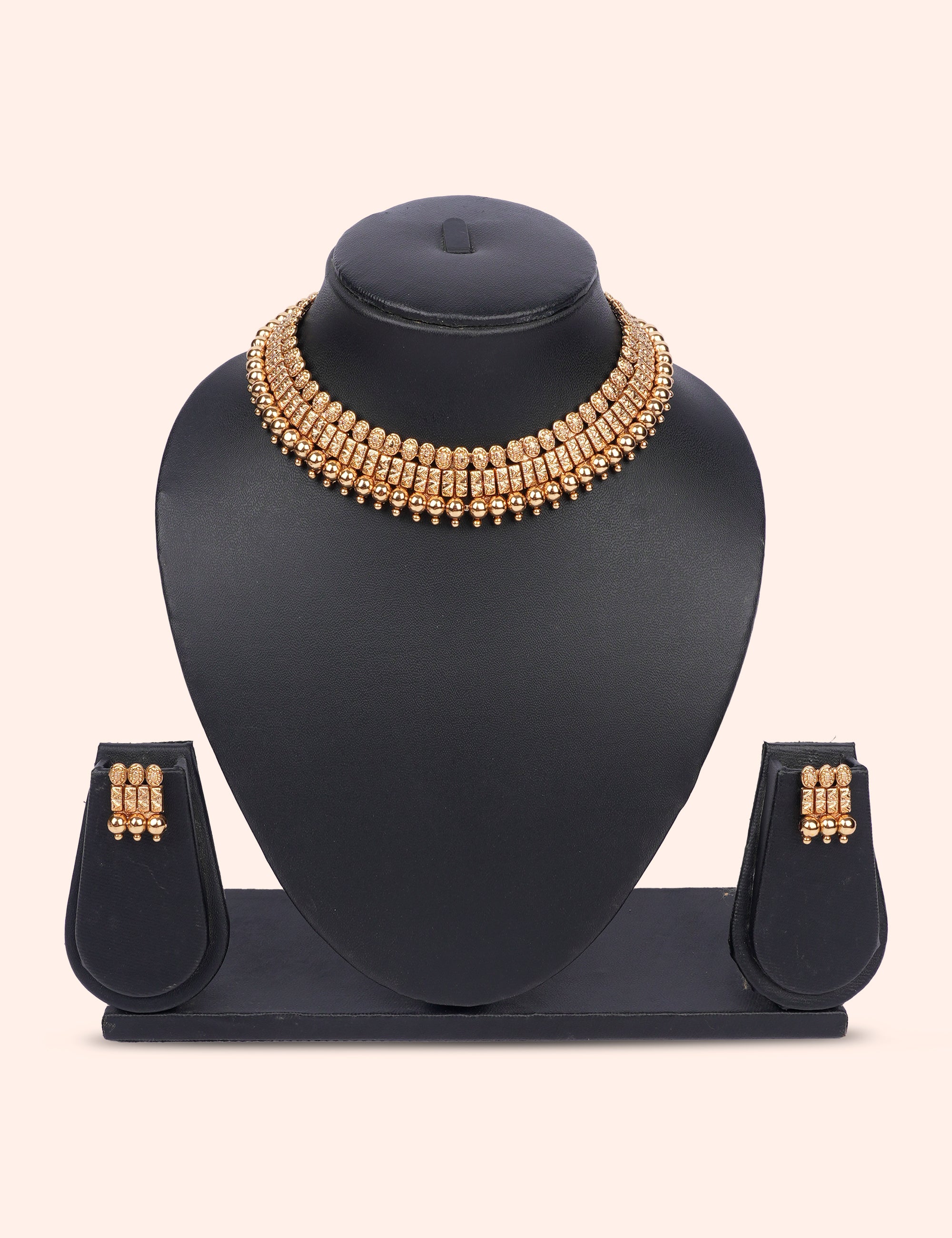 Urban Gold Elegance